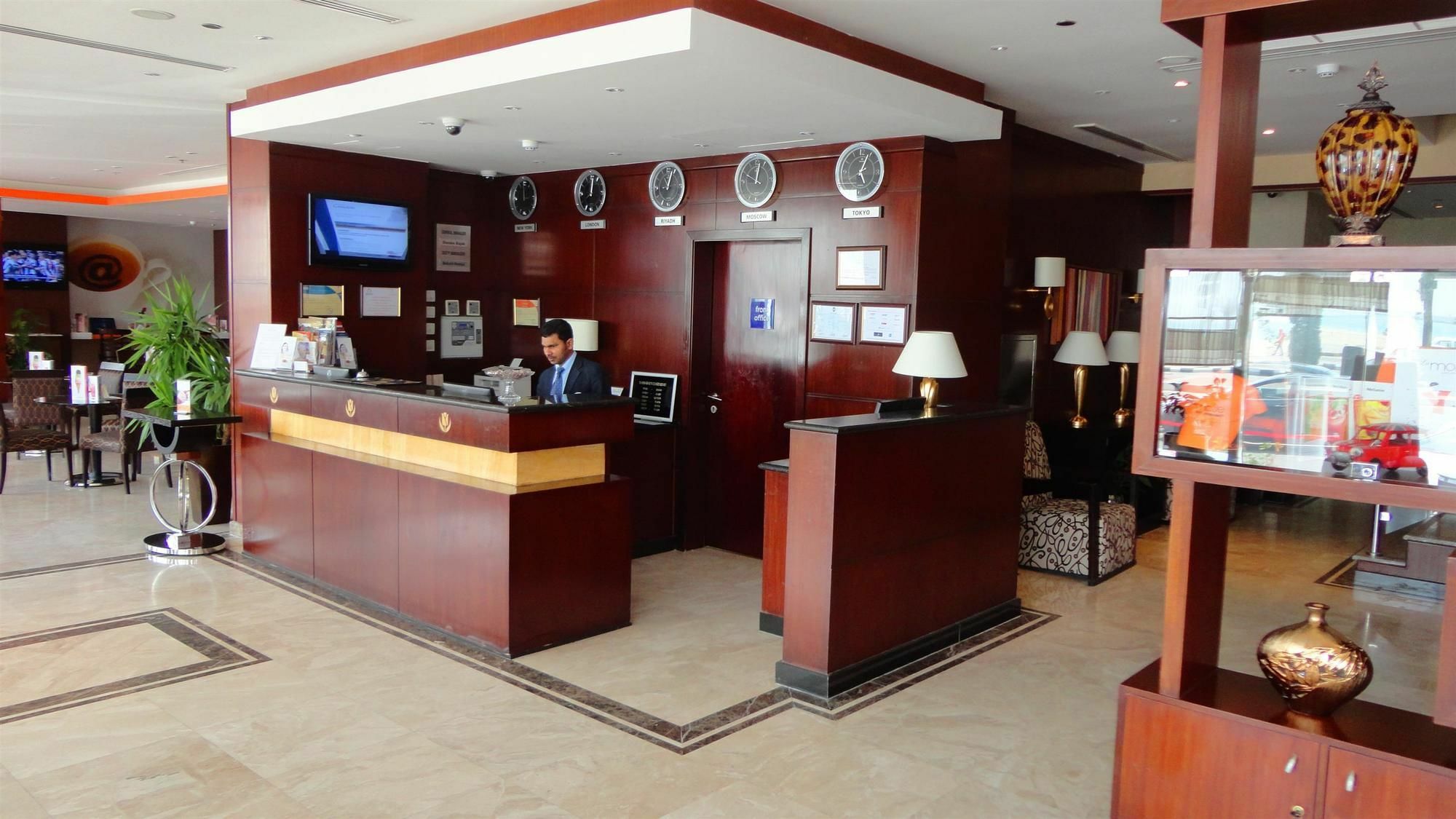โรงแรมโกลเด้น ทิวลิป อัล ญูเบล Jubail ภายนอก รูปภาพ
